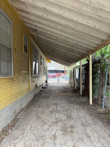 2810 W Salinas, San Antonio, TX 78207