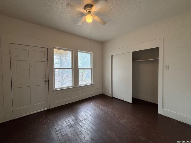 2810 W Salinas, San Antonio, TX 78207