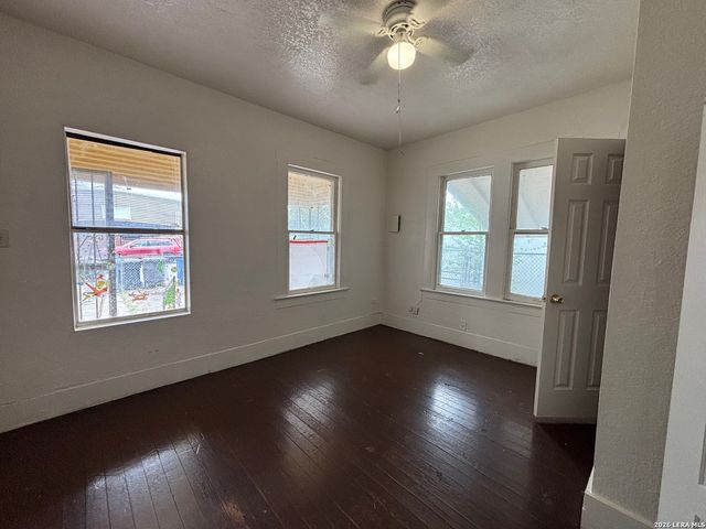 2810 W Salinas, San Antonio, TX 78207