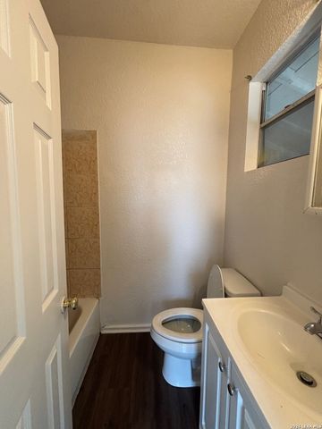 2810 W Salinas, San Antonio, TX 78207