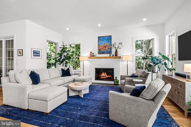 423 MAPLEWOOD AVE, Wayne, PA 19087