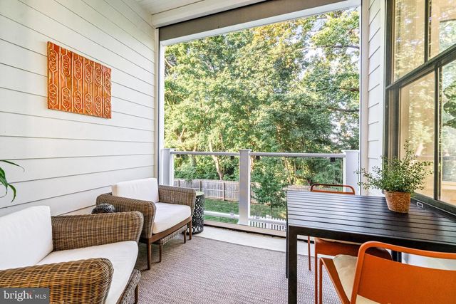 423 MAPLEWOOD AVE, Wayne, PA 19087