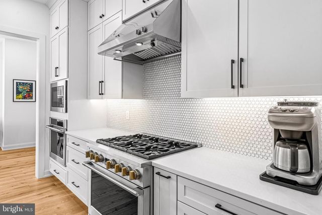 423 MAPLEWOOD AVE, Wayne, PA 19087