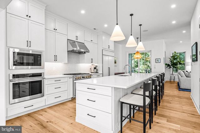 423 MAPLEWOOD AVE, Wayne, PA 19087