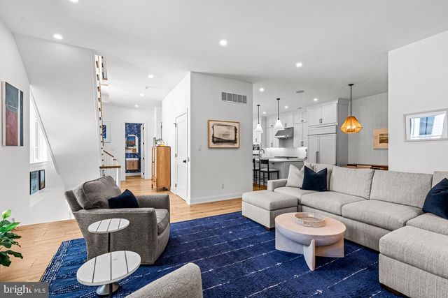 423 MAPLEWOOD AVE, Wayne, PA 19087