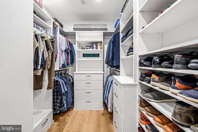 423 MAPLEWOOD AVE, Wayne, PA 19087