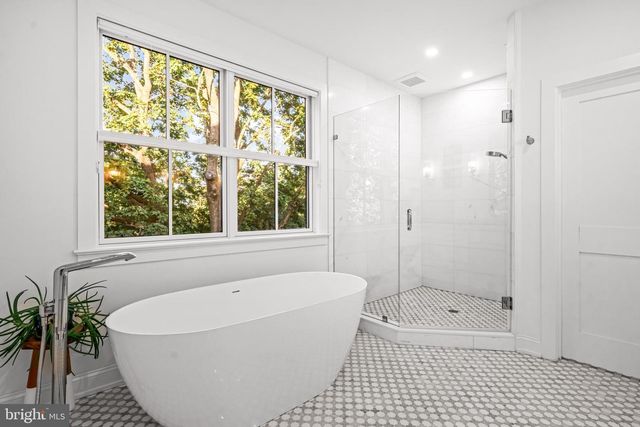 423 MAPLEWOOD AVE, Wayne, PA 19087