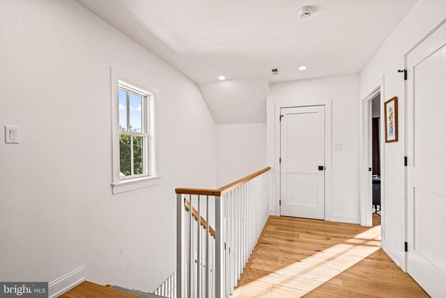 423 MAPLEWOOD AVE, Wayne, PA 19087