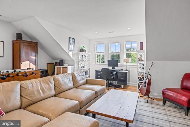 423 MAPLEWOOD AVE, Wayne, PA 19087