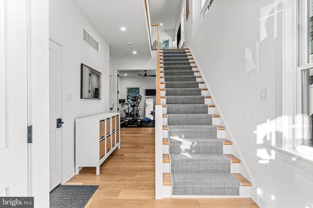 423 MAPLEWOOD AVE, Wayne, PA 19087