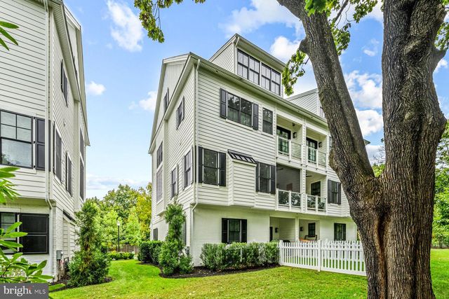 423 MAPLEWOOD AVE, Wayne, PA 19087