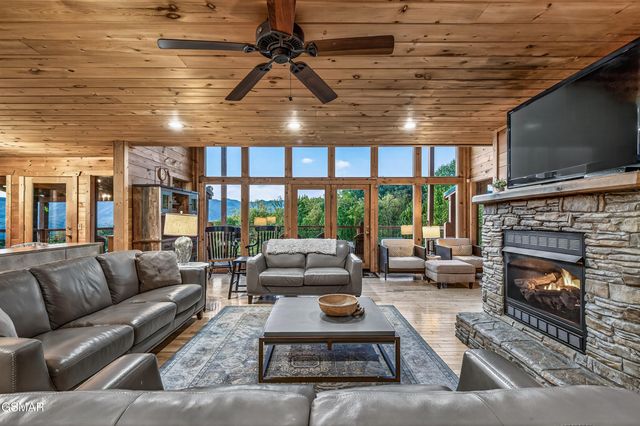 1177 Ski View, Gatlinburg, TN 37738