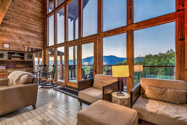 1177 Ski View, Gatlinburg, TN 37738