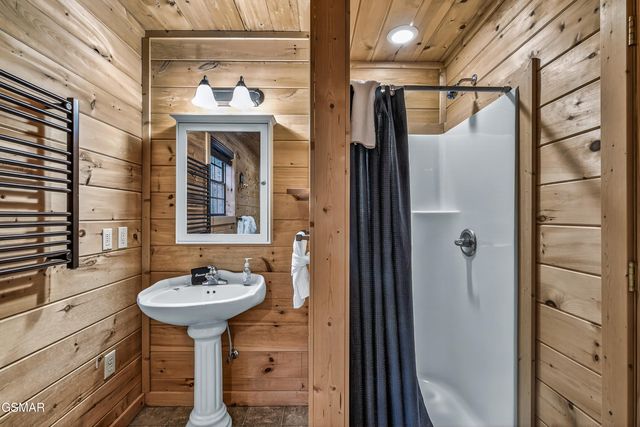 1177 Ski View, Gatlinburg, TN 37738