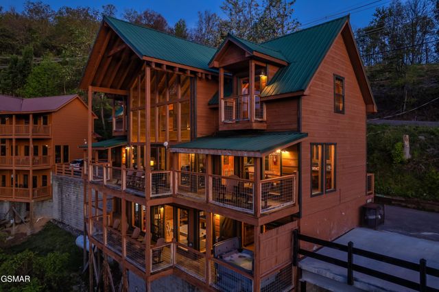 1177 Ski View, Gatlinburg, TN 37738