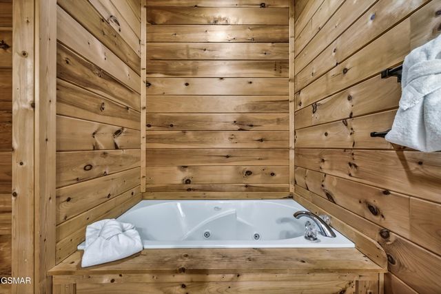 1177 Ski View, Gatlinburg, TN 37738