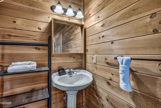 1177 Ski View, Gatlinburg, TN 37738