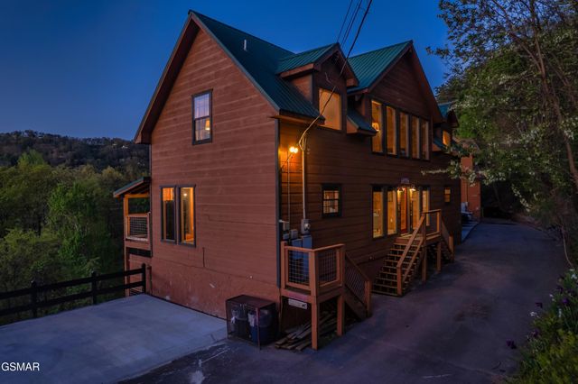 1177 Ski View, Gatlinburg, TN 37738