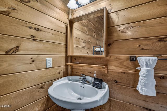 1177 Ski View, Gatlinburg, TN 37738