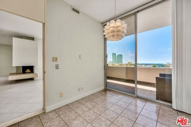 1333 S Beverly Glen Boulevard 606, Los Angeles, CA 90024