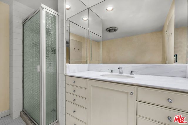 1333 S Beverly Glen Boulevard 606, Los Angeles, CA 90024