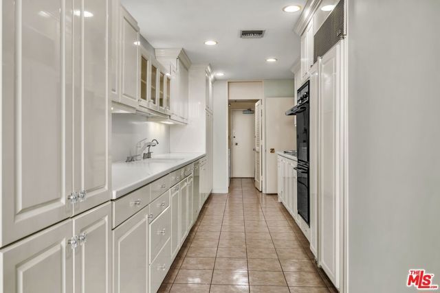 1333 S Beverly Glen Boulevard 606, Los Angeles, CA 90024