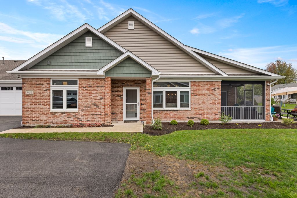 433 Stearn Drive 433, Genoa, IL 60135