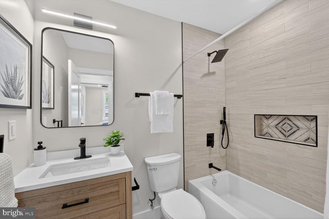 1114 OATES ST NE, Washington, DC 20002