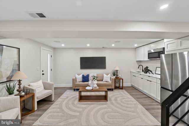 1114 OATES ST NE, Washington, DC 20002