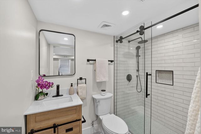 1114 OATES ST NE, Washington, DC 20002