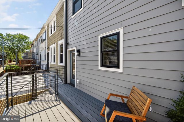 1114 OATES ST NE, Washington, DC 20002