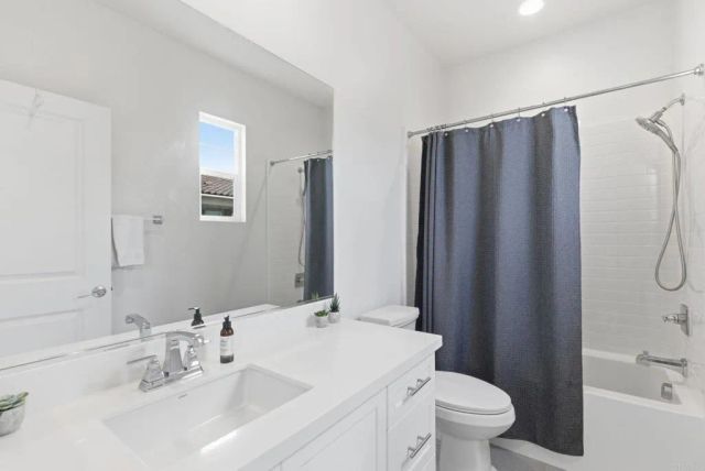 4367 Pacifica Way 2, Oceanside, CA 92056