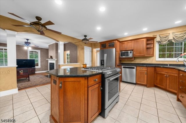 46 Everitts Hill Rd, Raritan Twp., NJ 08822