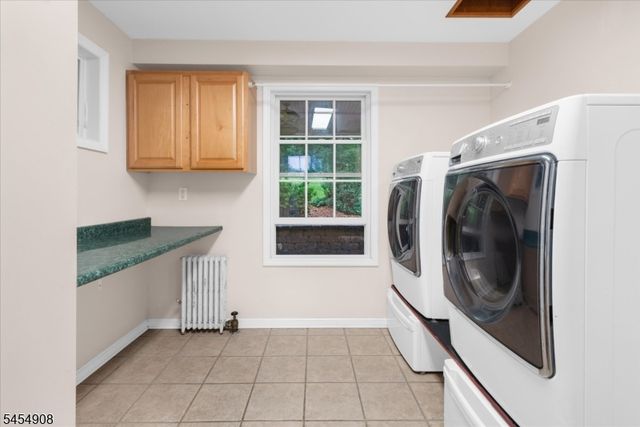46 Everitts Hill Rd, Raritan Twp., NJ 08822