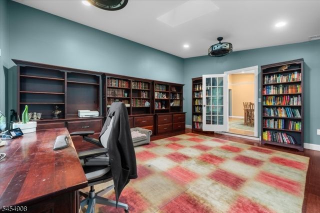 46 Everitts Hill Rd, Raritan Twp., NJ 08822