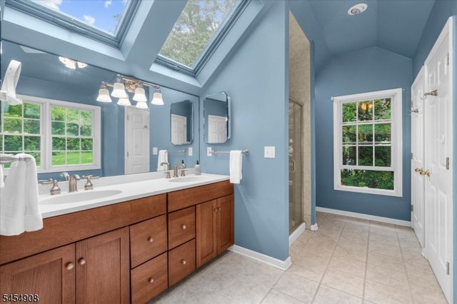 46 Everitts Hill Rd, Raritan Twp., NJ 08822