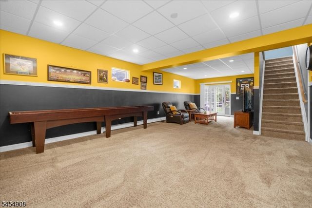 46 Everitts Hill Rd, Raritan Twp., NJ 08822
