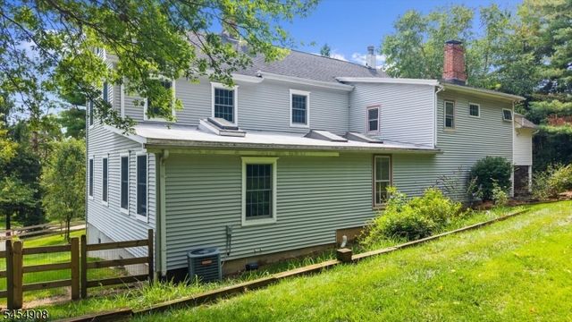 46 Everitts Hill Rd, Raritan Twp., NJ 08822