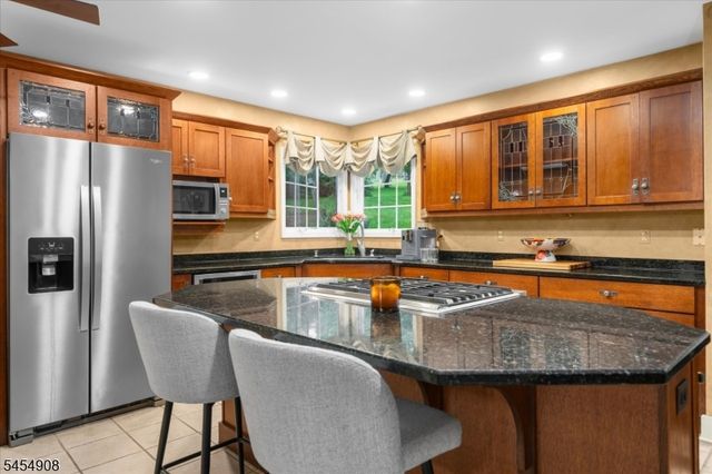 46 Everitts Hill Rd, Raritan Twp., NJ 08822
