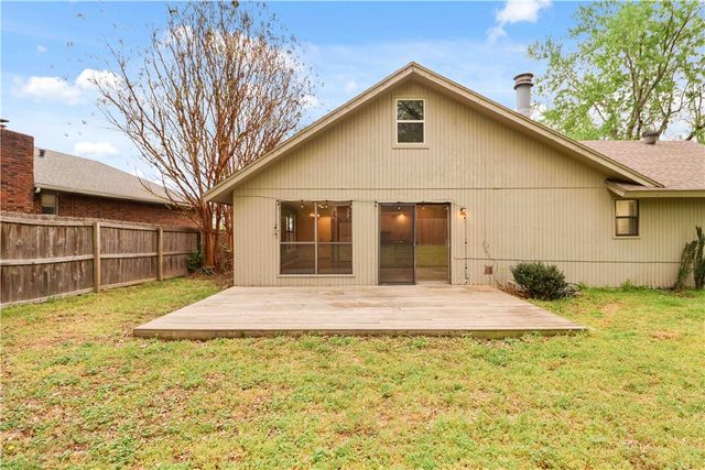 1847 Choctaw Court, Fayetteville, AR 72701