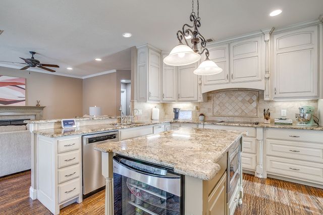 4408 Lost Creek Boulevard, Fort Worth, TX 76008