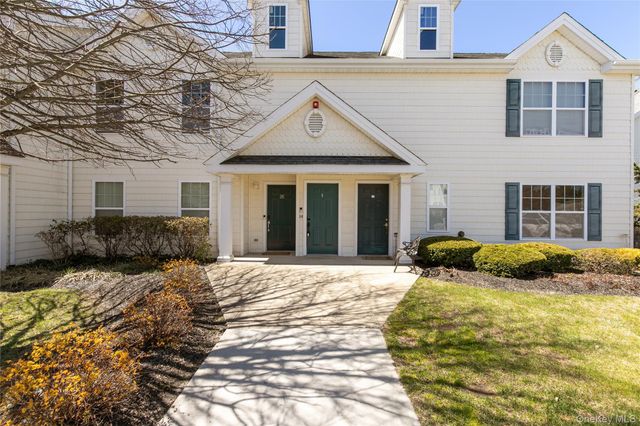 28 Lorien Place 4, Melville, NY 11747