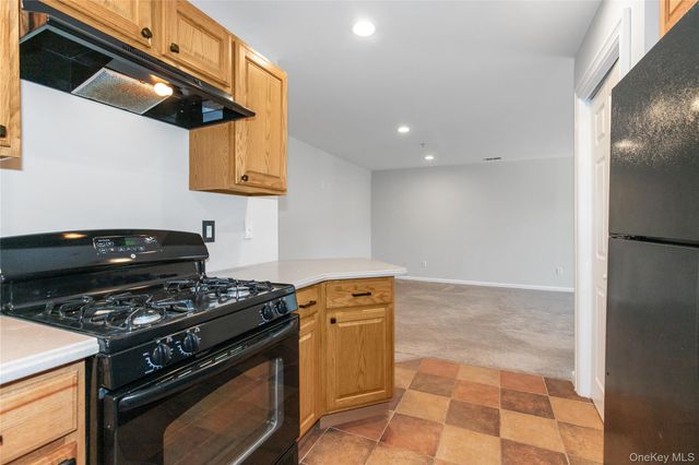 28 Lorien Place 4, Melville, NY 11747