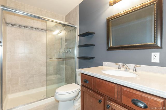 28 Lorien Place 4, Melville, NY 11747