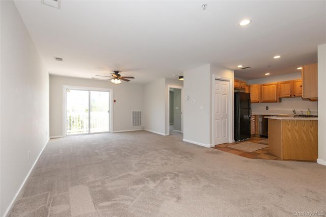 28 Lorien Place 4, Melville, NY 11747