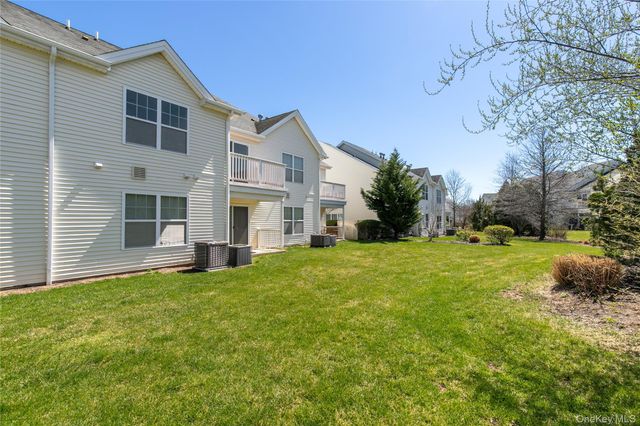 28 Lorien Place 4, Melville, NY 11747