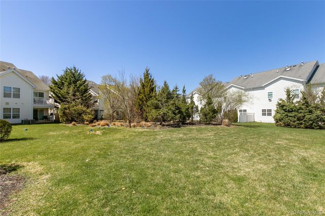 28 Lorien Place 4, Melville, NY 11747