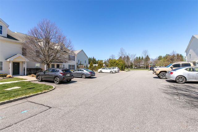 28 Lorien Place 4, Melville, NY 11747