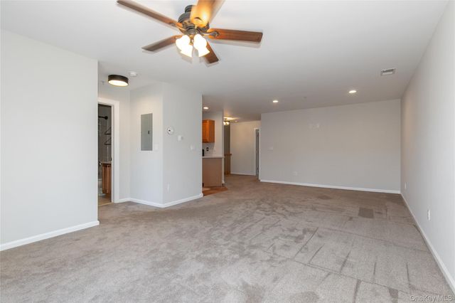 28 Lorien Place 4, Melville, NY 11747