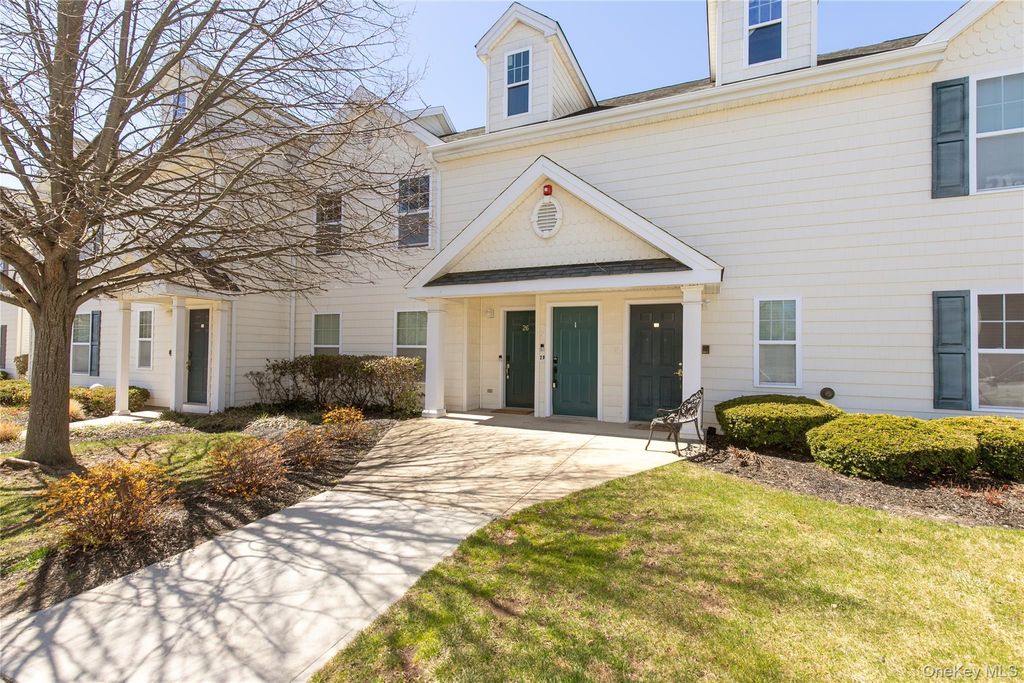 28 Lorien Place 4, Melville, NY 11747